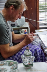 Delft master painter at work